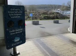 Ausfahrt aus der Waschstraße der Auto Waschwelt Brakel